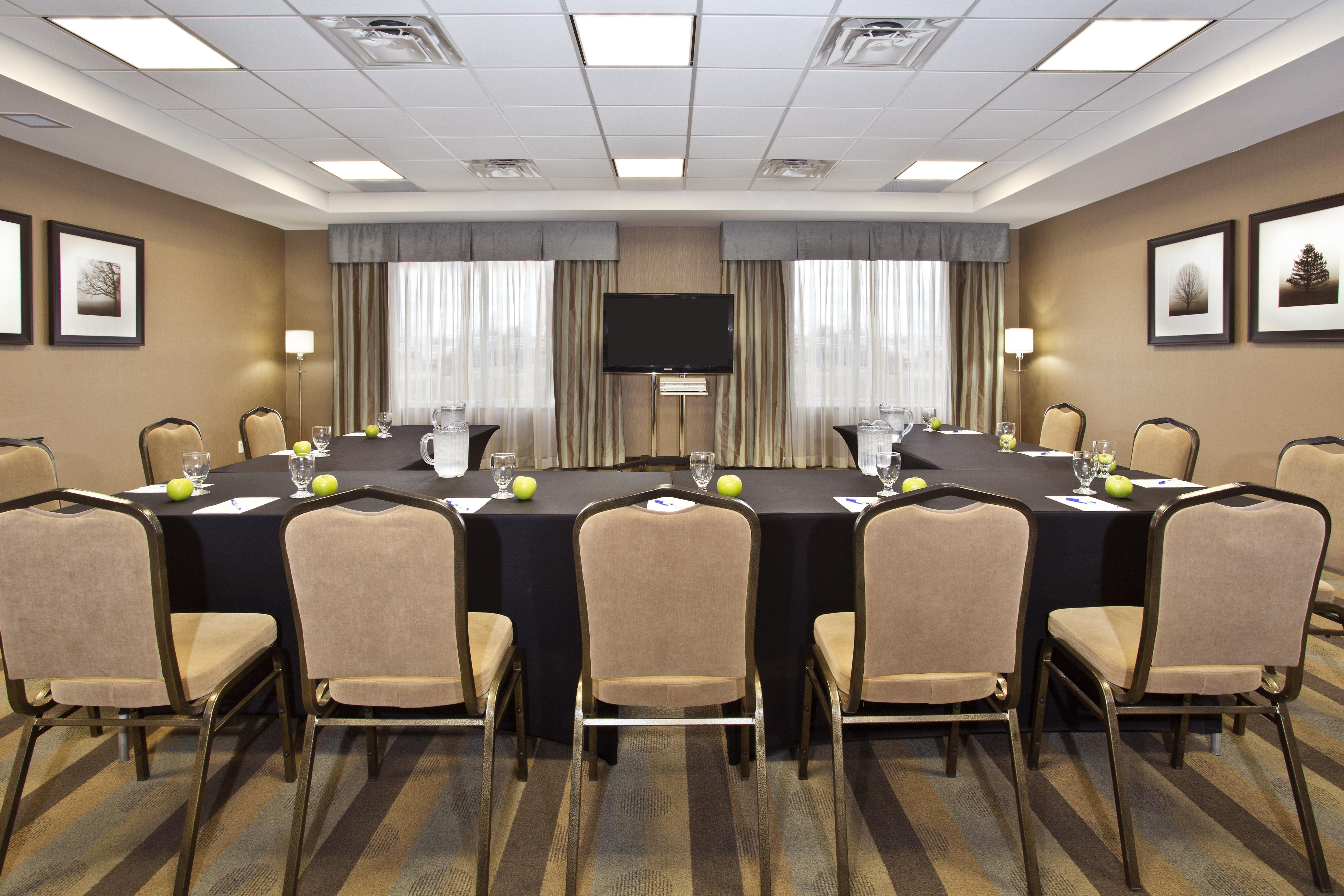 Holiday Inn Express Kingston Central By Ihg Экстерьер фото