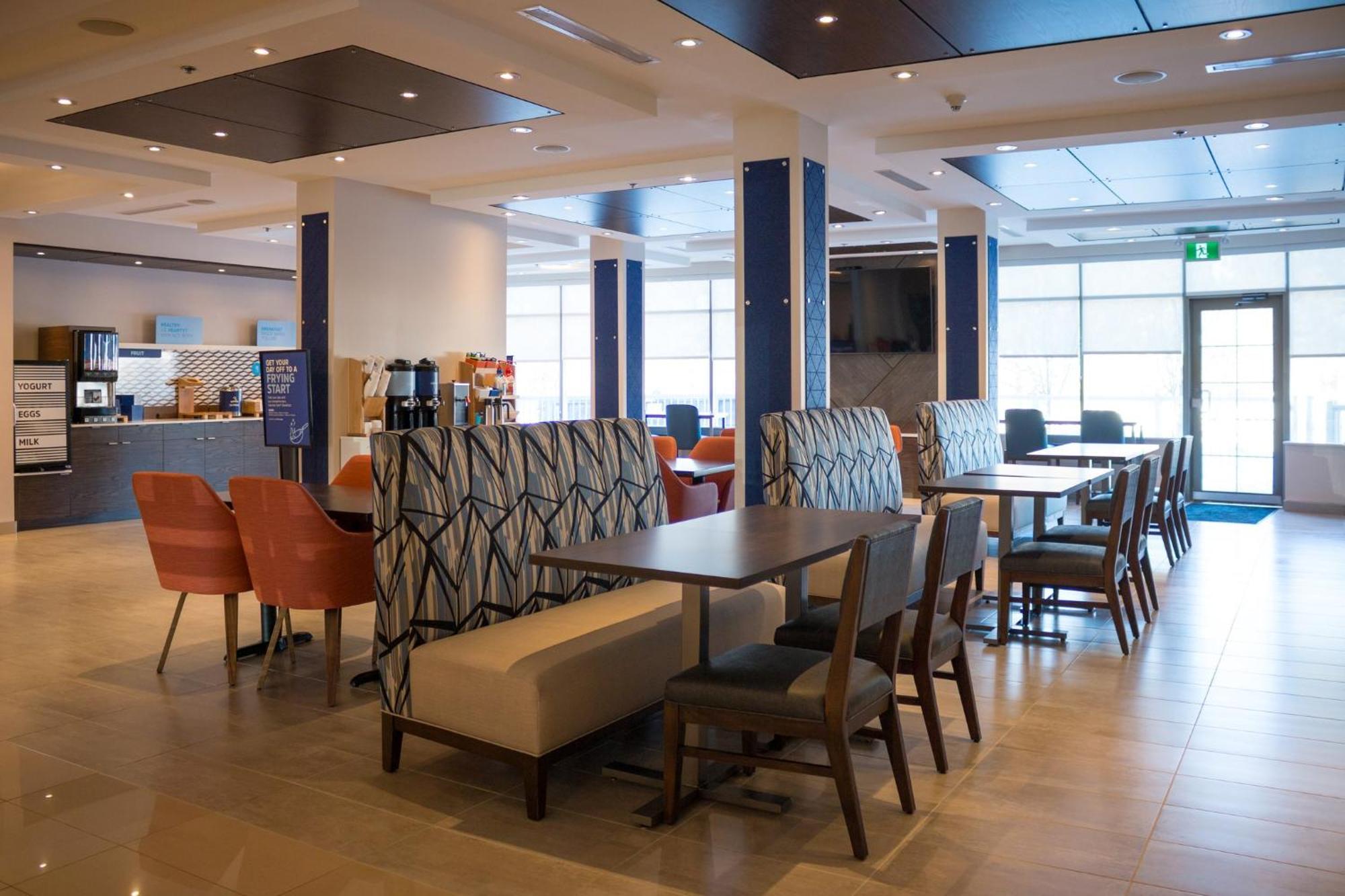 Holiday Inn Express Kingston Central By Ihg Экстерьер фото